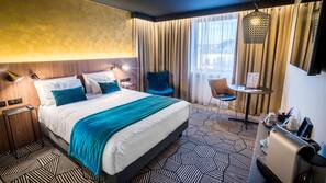 Premium bedding, in-room safe, desk, blackout curtains