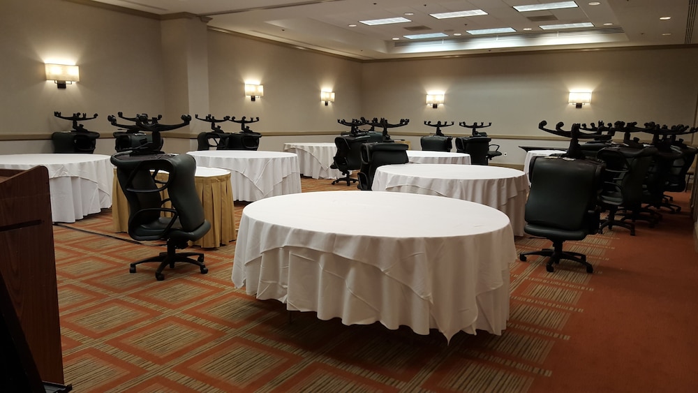 DoubleTree Suites by Hilton Hotel Philadelphia West