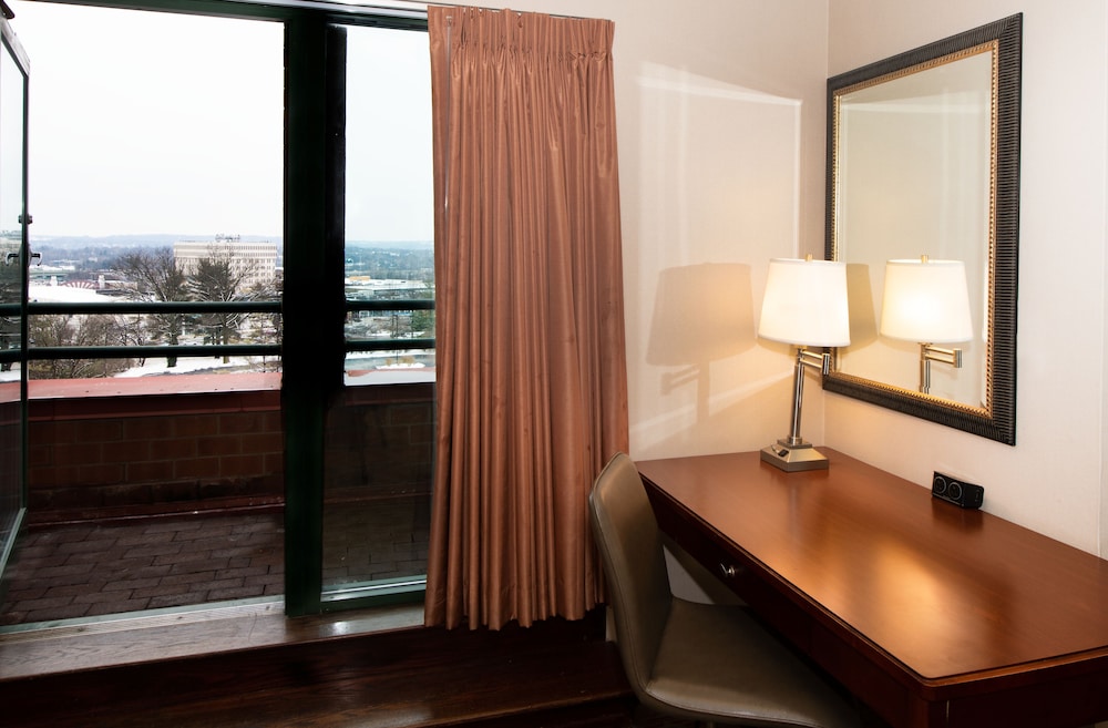 DoubleTree Suites by Hilton Hotel Philadelphia West