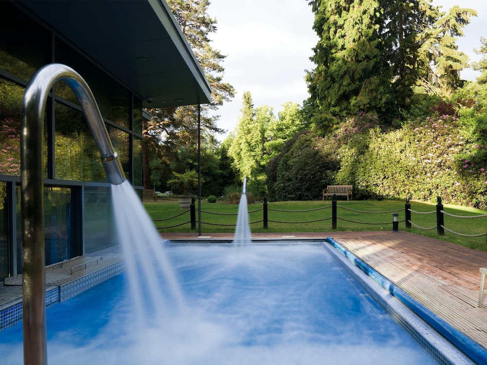 Outdoor pool, Macdonald Berystede Hotel