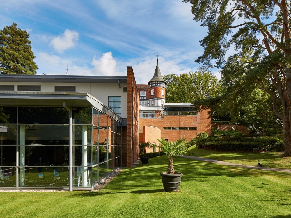 Garden, Macdonald Berystede Hotel