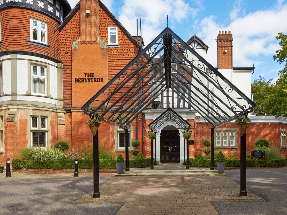 Property entrance, Macdonald Berystede Hotel