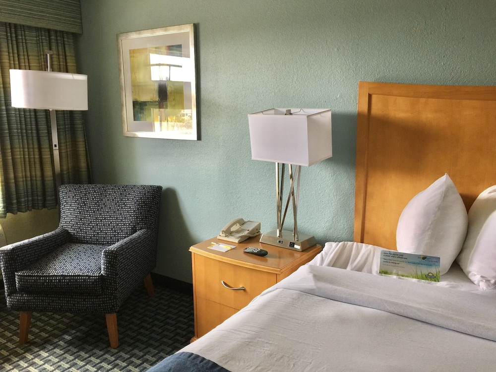 Days Inn by Wyndham Cocoa Beach Port Canaveral