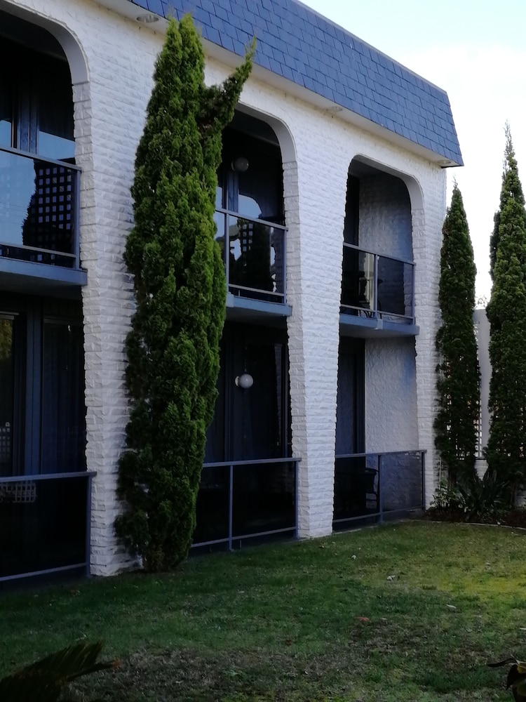 Front of property, Banjo Paterson Motor Inn