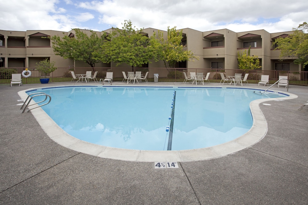 Best Western Plus Wine Country Inn & Suites