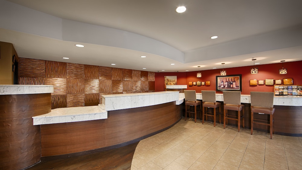 Best Western Plus Wine Country Inn & Suites