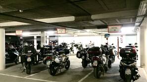 Parken ohne Service (9 EUR pro Nacht)