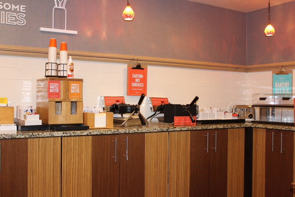 Breakfast area, Hampton Inn Charlotte-Gastonia