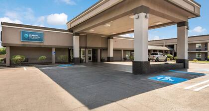 Clarion Inn & Suites Russellville I-40