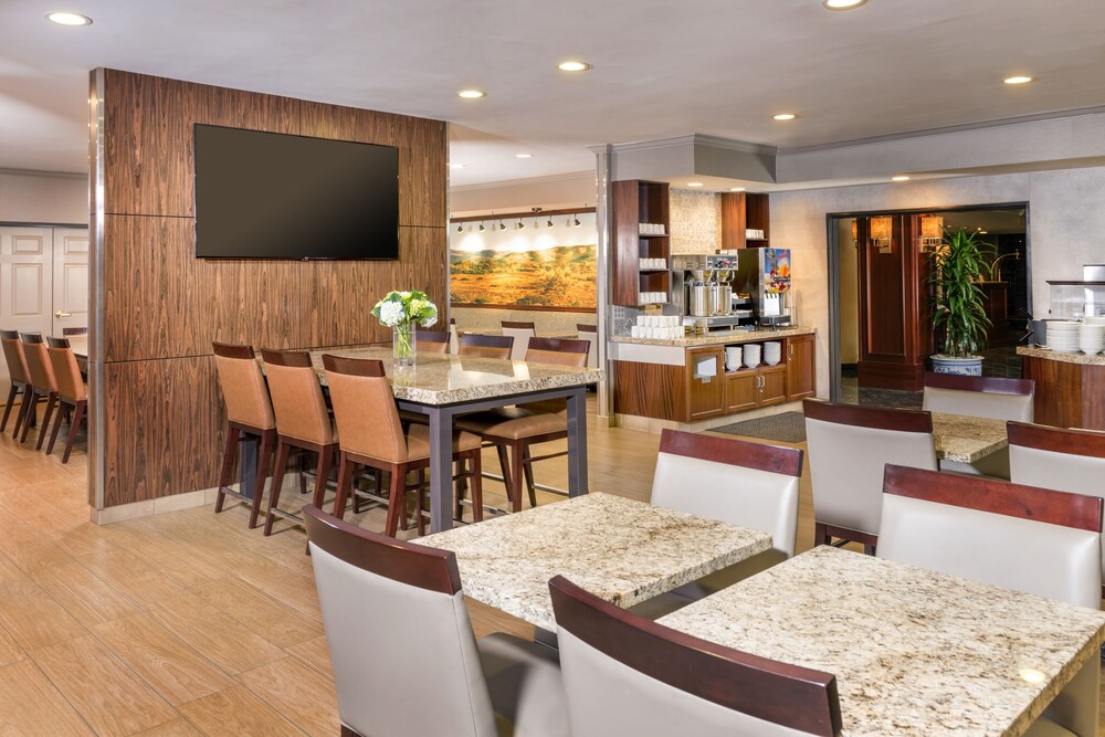 Breakfast area, Ayres Suites Yorba Linda