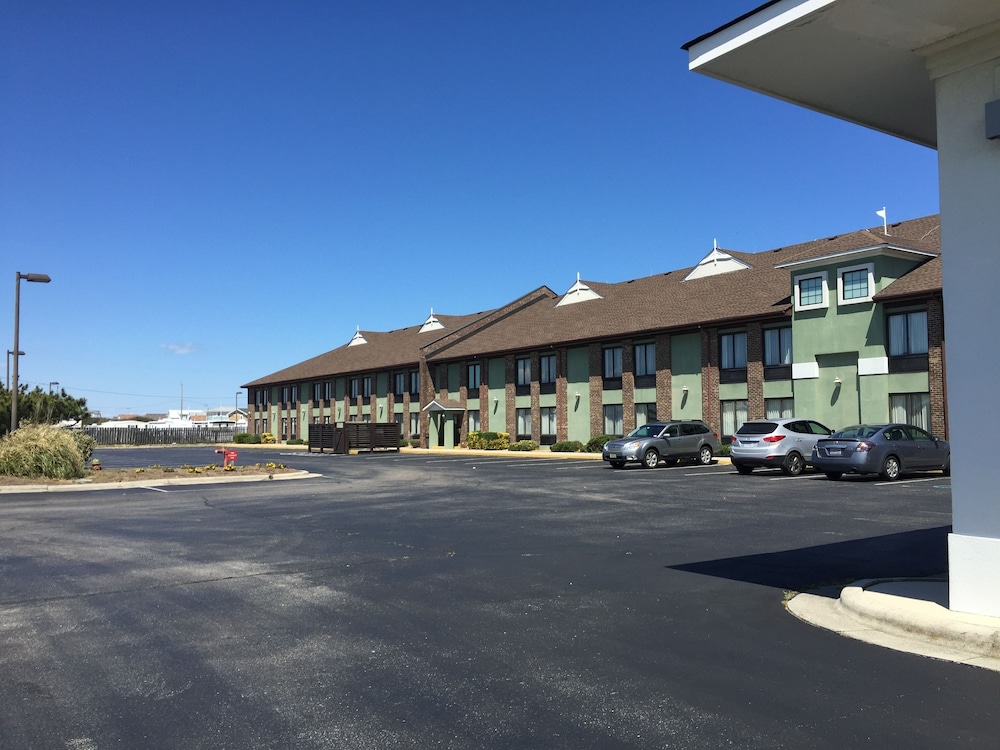 Parking, Baymont by Wyndham Kitty Hawk Outer Banks