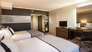 Hypo-allergenic bedding, minibar, in-room safe, desk