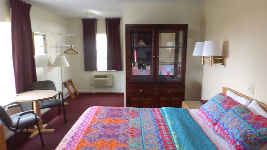 Knights Inn Oswego