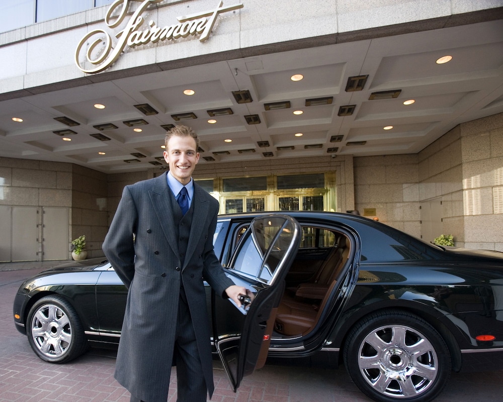 Parking, Fairmont Chicago at Millennium Park