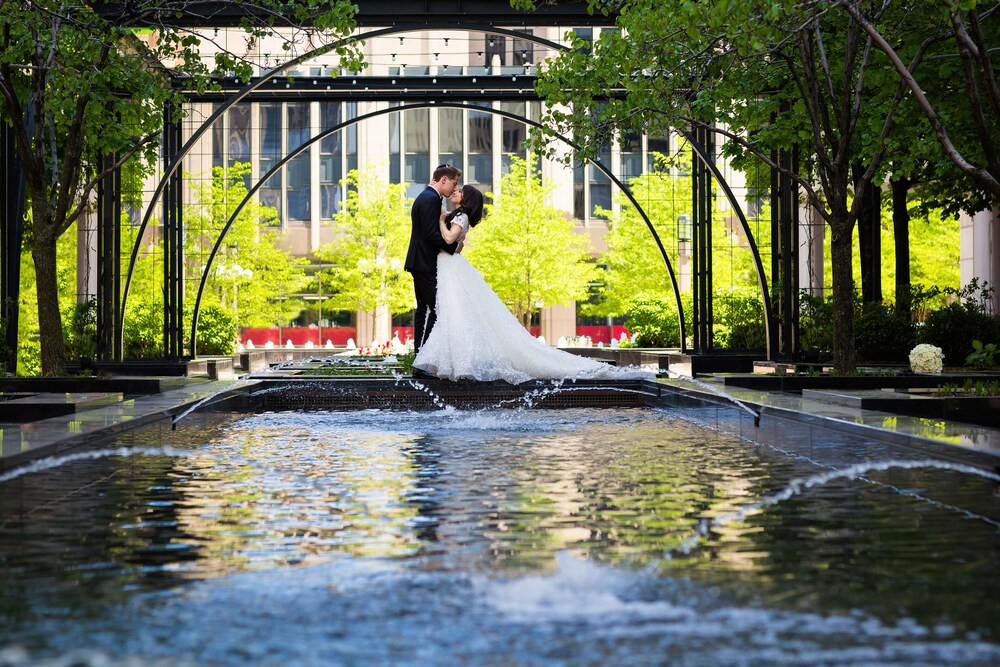 Courtyard, Fairmont Chicago at Millennium Park