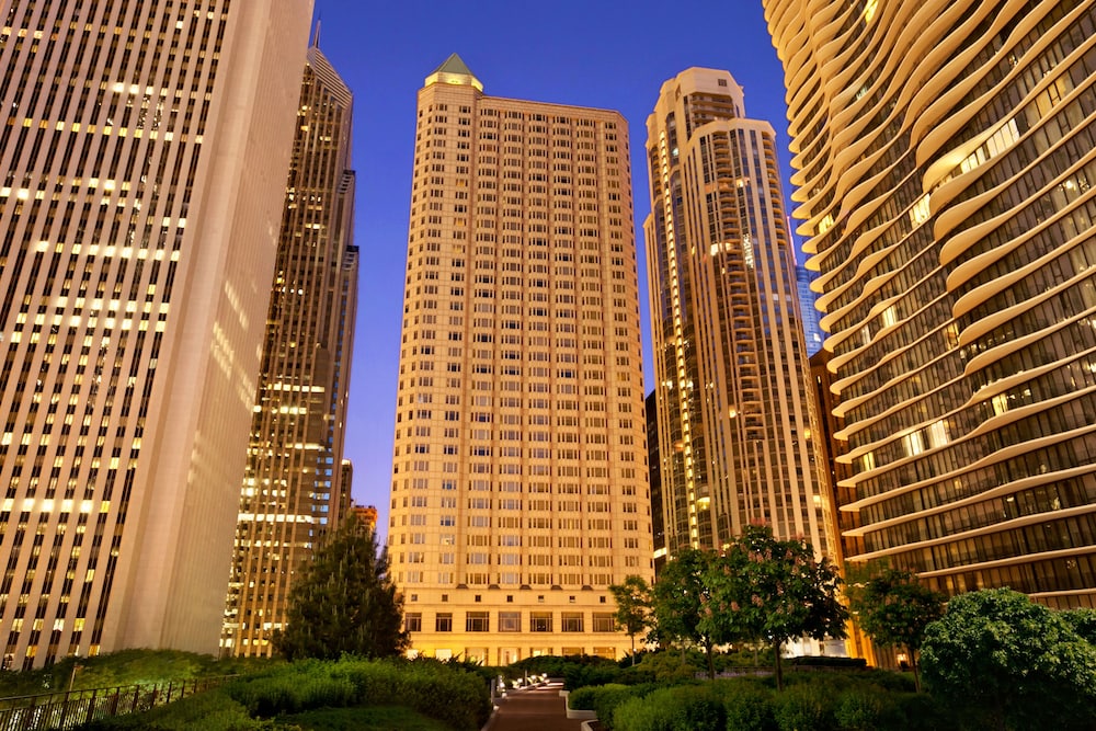 Front of property - evening/night, Fairmont Chicago at Millennium Park