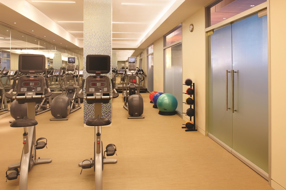 Fitness facility, Fairmont Chicago at Millennium Park