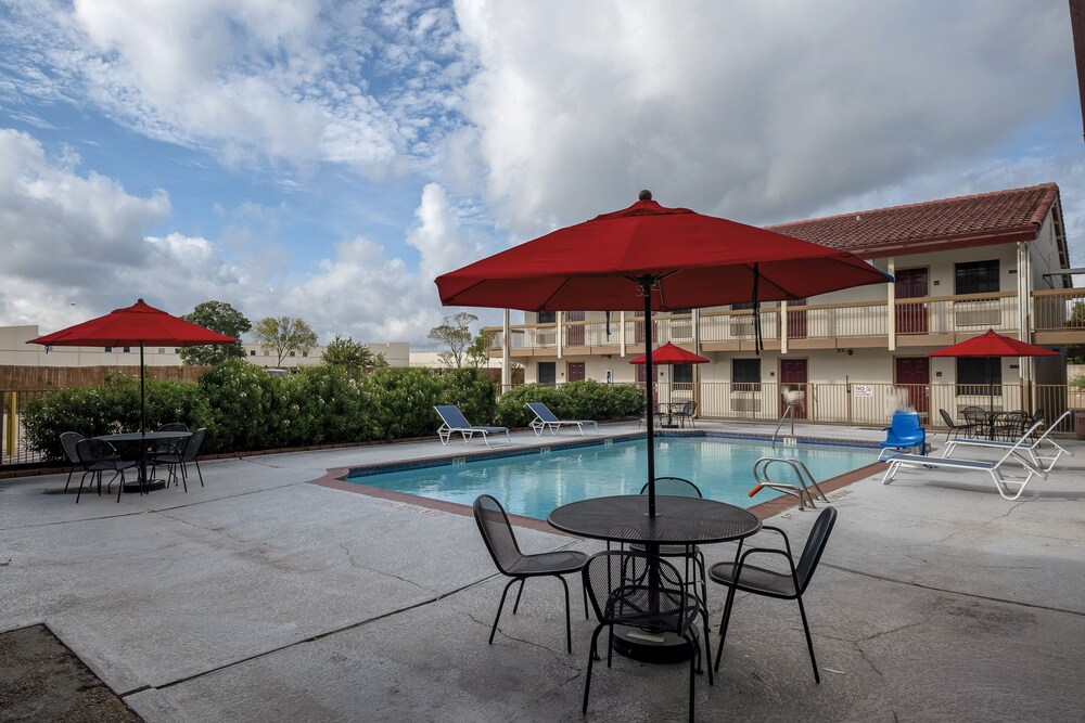 Red Roof Inn Houston North - FM1960 & I-45