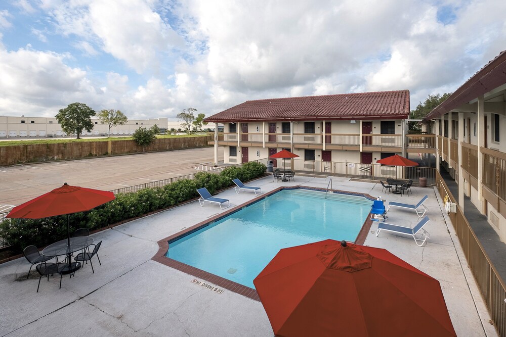 Red Roof Inn Houston North - FM1960 & I-45