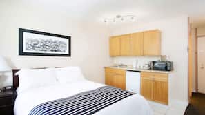 Desk, iron/ironing board, free WiFi, linens