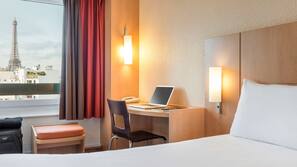 Premium bedding, in-room safe, desk, blackout drapes