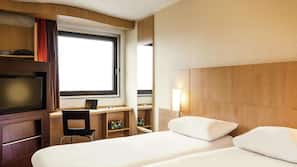 Premium bedding, in-room safe, desk, blackout drapes