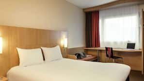 Premium bedding, in-room safe, desk, blackout drapes