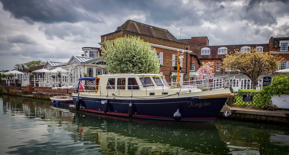 Boating, Macdonald Compleat Angler