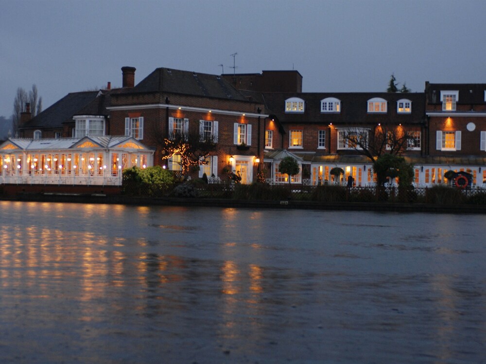 Front of property - evening/night, Macdonald Compleat Angler