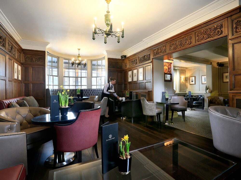 Lounge, Macdonald Compleat Angler