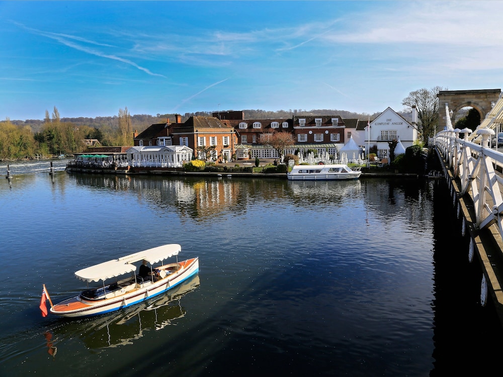 Exterior, Macdonald Compleat Angler