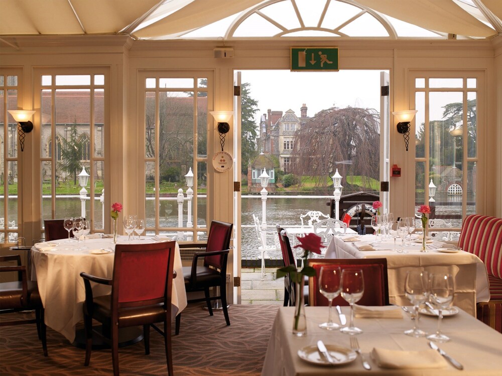 Restaurant, Macdonald Compleat Angler