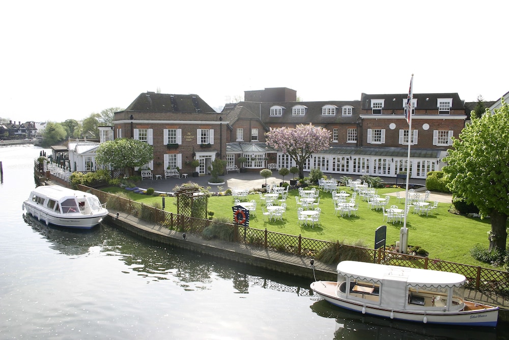 Aerial view, Macdonald Compleat Angler