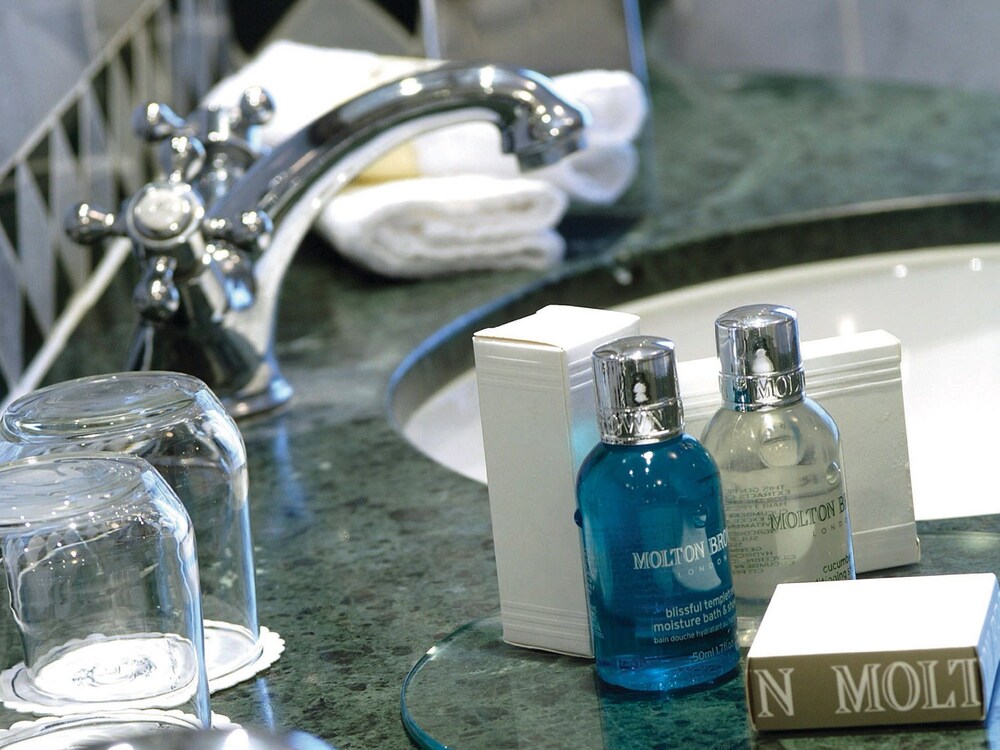 Bathroom amenities, Macdonald Compleat Angler