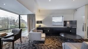 Egyptian cotton sheets, premium bedding, pillow top beds, minibar