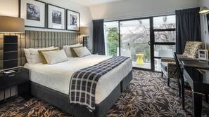 Egyptian cotton sheets, premium bedding, pillow top beds, minibar