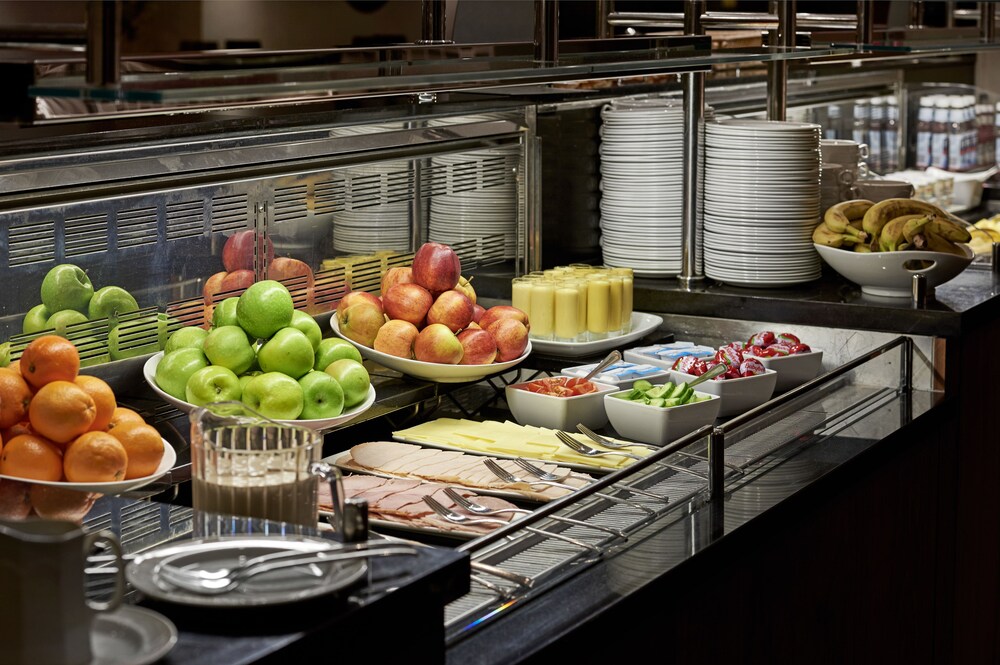 Breakfast buffet, Hilton London Watford