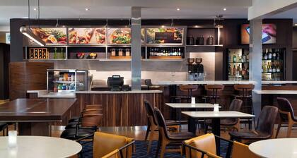 Courtyard by Marriott Bakersfield