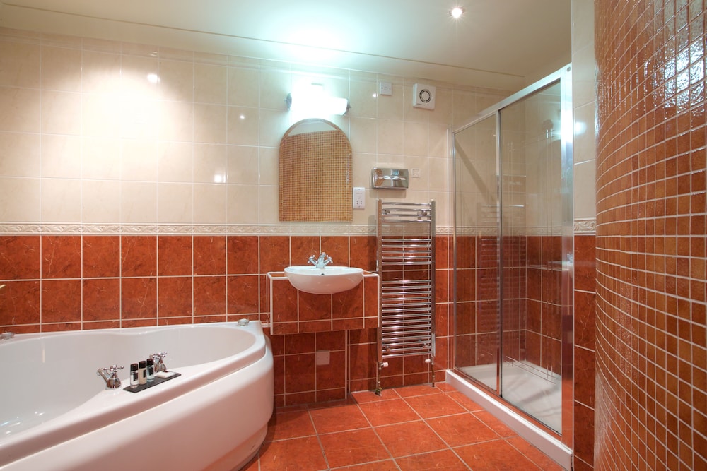 Bathroom, Warrington Fir Grove Hotel, Sure Hotel Collection by BW