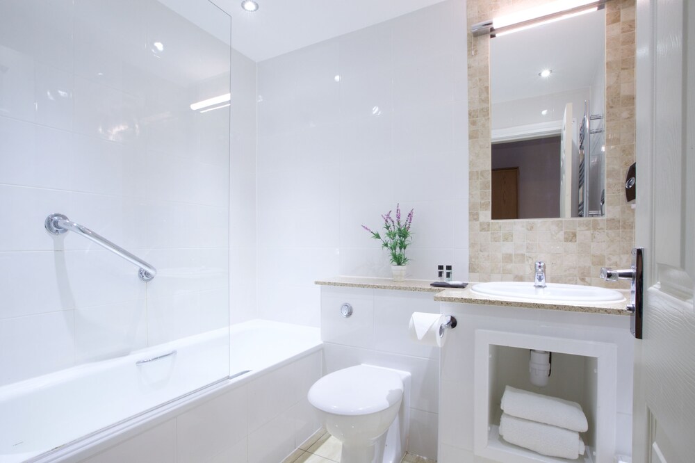 Bathroom, Warrington Fir Grove Hotel, Sure Hotel Collection by BW