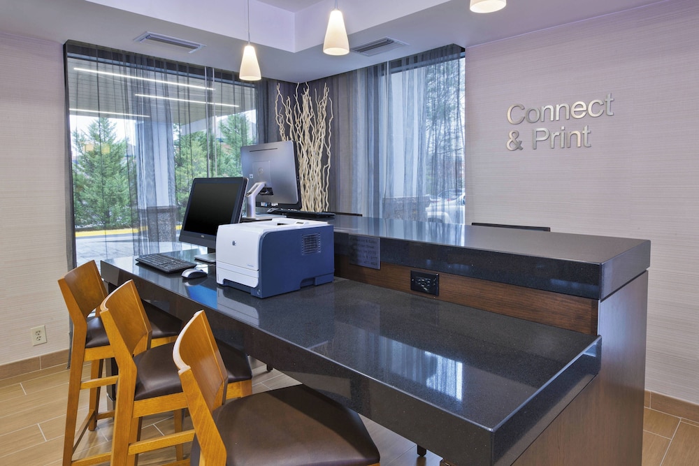 Business center, Fairfield by Marriott Inn & Suites Herndon Reston