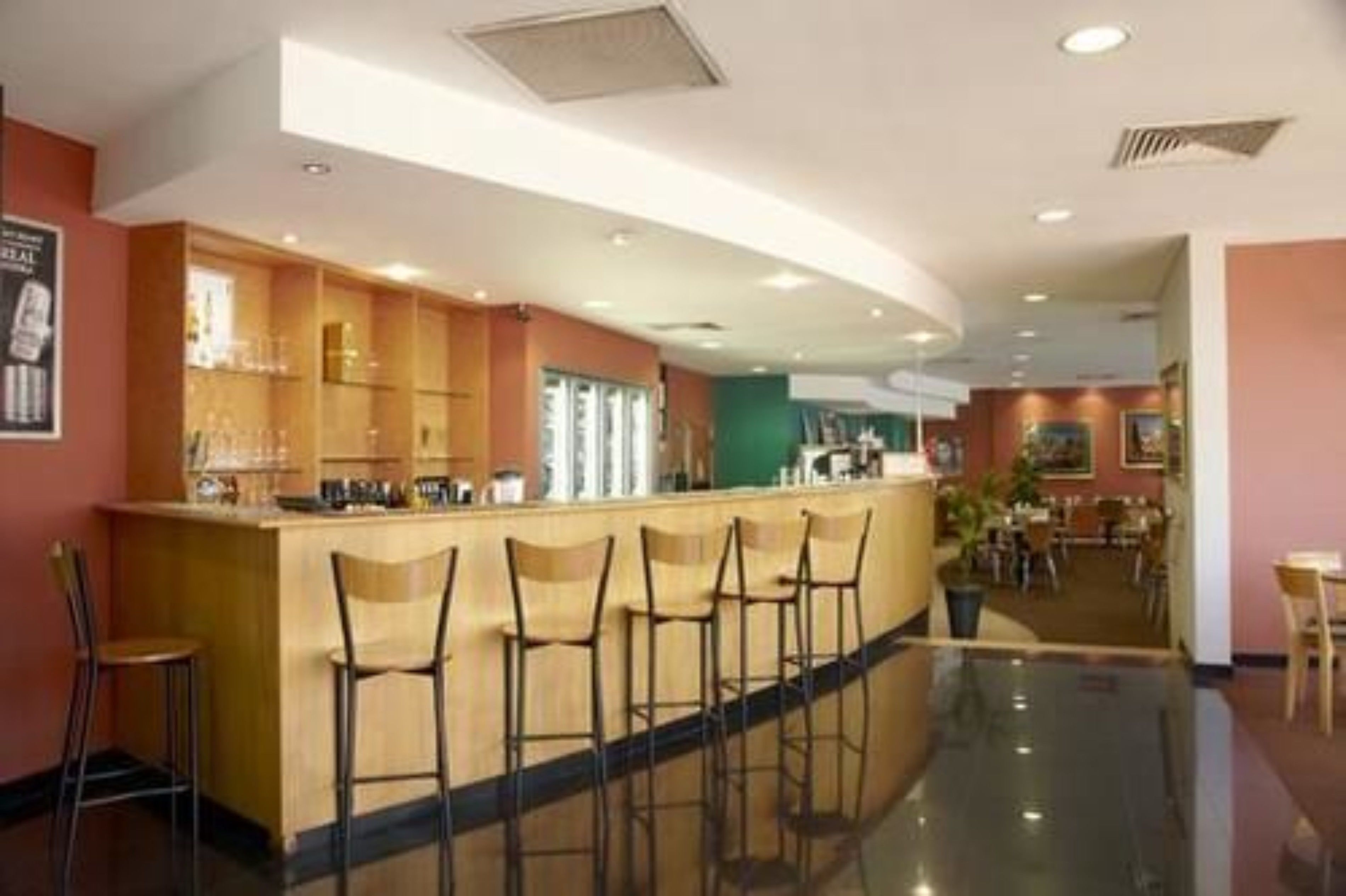 Seasons Hotel Newman