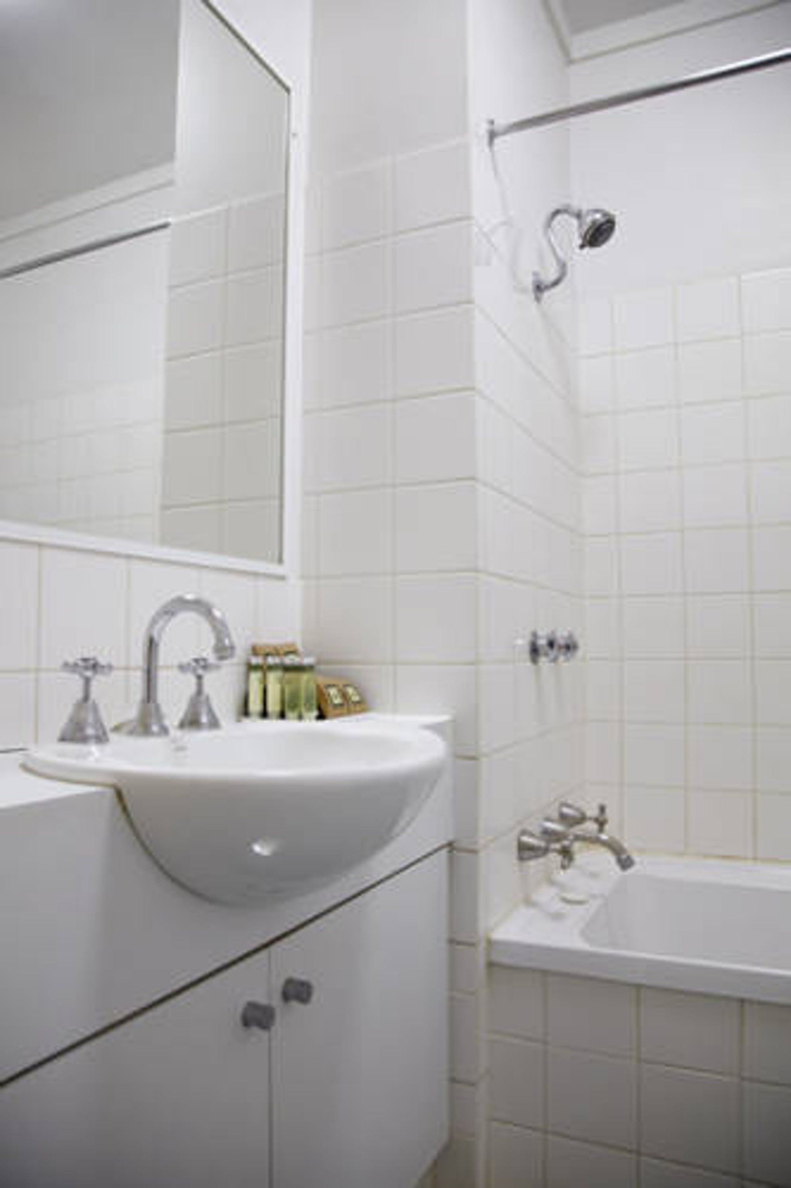 Seasons Hotel Newman