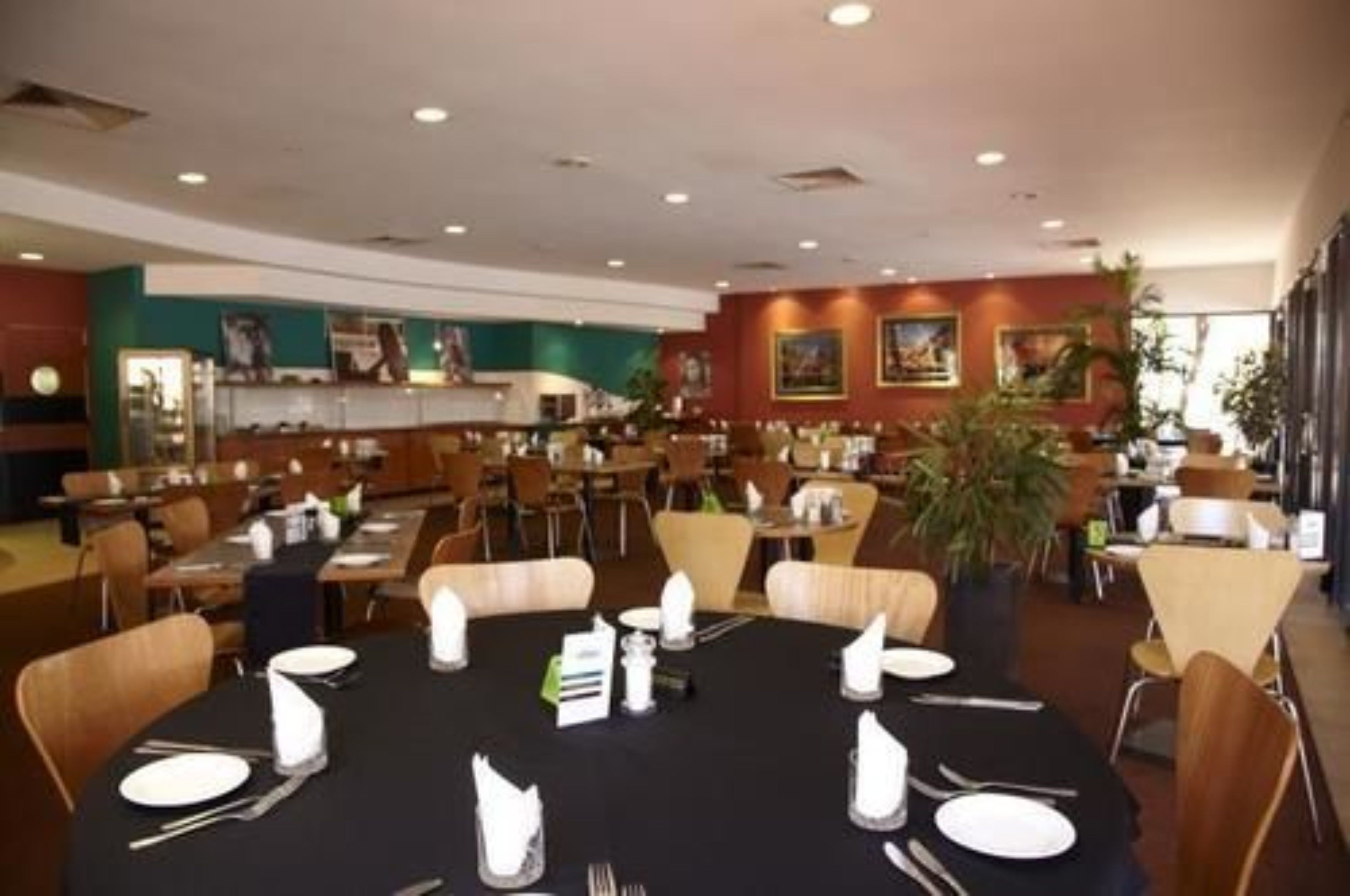 Seasons Hotel Newman