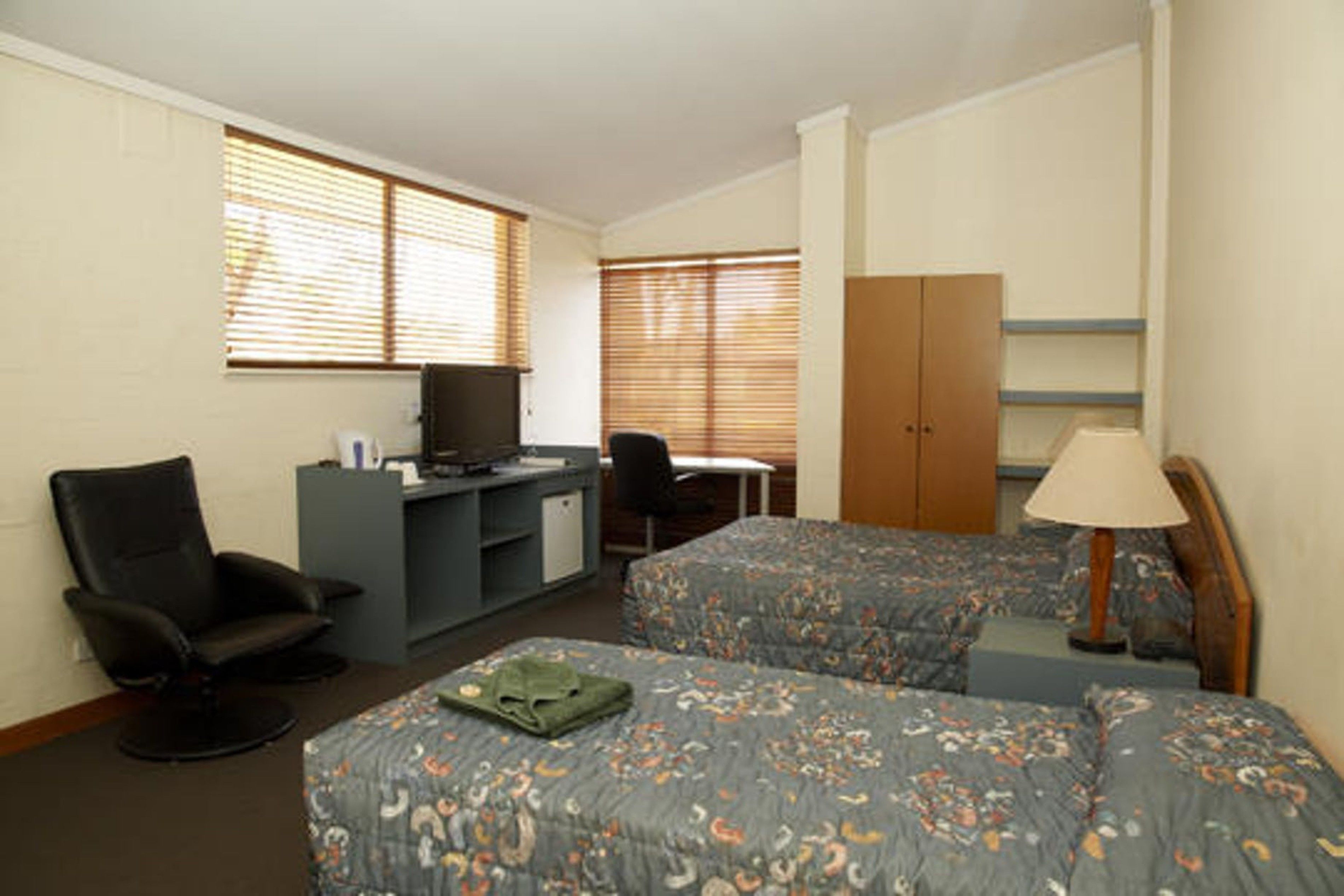 Seasons Hotel Newman