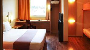 Premium bedding, in-room safe, desk, blackout drapes