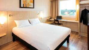 Premium bedding, in-room safe, desk, blackout drapes