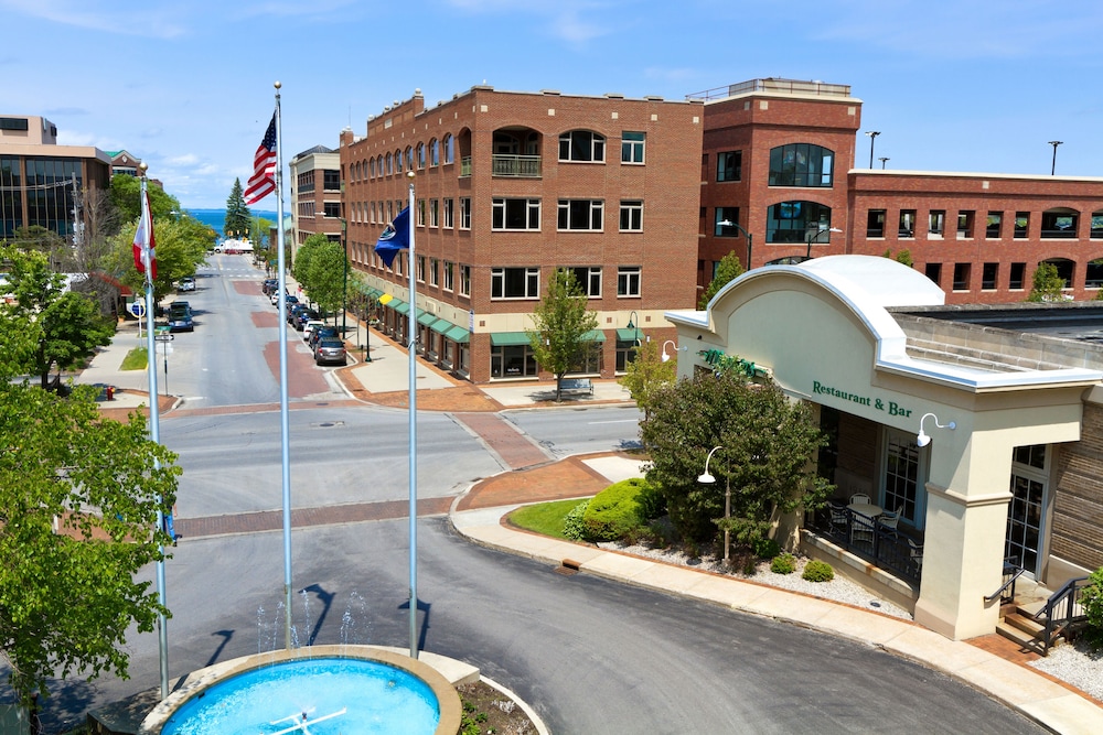 hotels traverse city front street