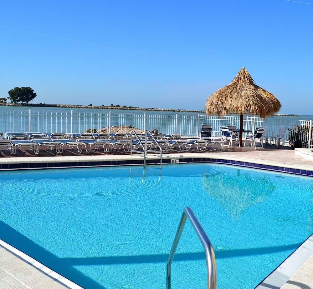 Outdoor pool, Gulfview Hotel on the Beach