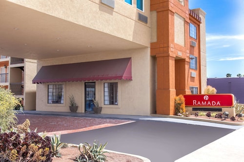 Luxury Accommodation Culver City Hotels In Wotif Ramada By Wyndham Culver City